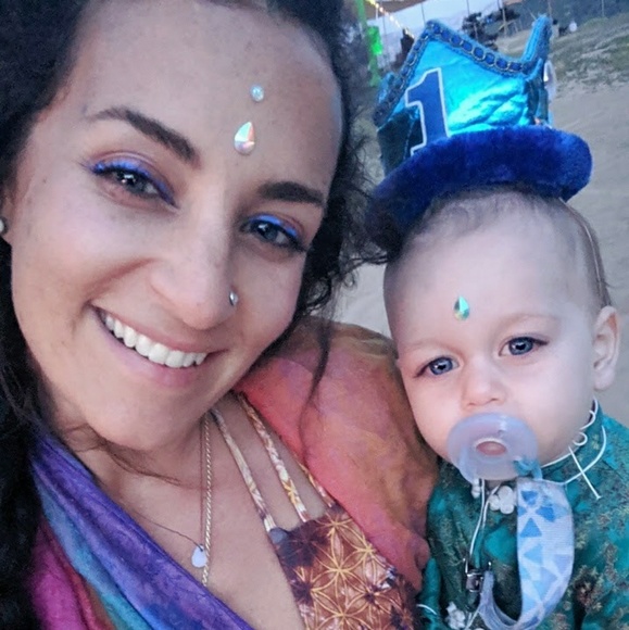 Hi I'm Leah. <3 Special items with great vibes! - Picture 5 of 5